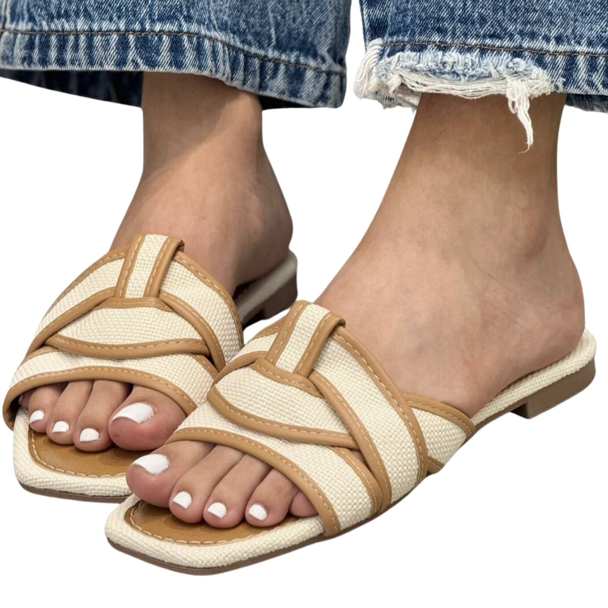 SANDALIA PLANA ELA PARA MUJER: Comodidad y Estilo en Cada Paso. Las SANDALIAS PLANAS ELA PARA MUJER son el complemento perfecto para quienes buscan estilo y comodidad en su calzado. Con un diseño versátil y actual, estas sandalias combinan bien con cualquier atuendo, ya sea casual o elegante. En Onlineshoppingcenterg, ofrecemos una gran variedad de Sandalias Planas Elegantes que te harán lucir increíble en cualquier ocasión.  ¿Por qué elegir SANDALIA PLANA ELA PARA MUJER? Las sandalias planas de Ela destacan por su diseño moderno y confort. Son ideales para largas caminatas, días de verano y salidas casuales. Además, su suela plana proporciona un soporte excelente, haciendo que tus pies se sientan cómodos todo el día.  Beneficios de las SANDALIAS PLANAS ELA PARA MUJER Estilo versátil: Estas Sandalias Plana Mujer se adaptan fácilmente a cualquier look. Ya sea que prefieras un estilo casual o algo más elegante, siempre podrás combinarlas con vestidos, jeans o faldas.  Materiales de calidad: Las sandalias Ela están fabricadas con materiales duraderos, garantizando resistencia y estilo. Suelen venir en diseños con tiras de piel y acabados en colores clásicos como el negro y el dorado.  Comodidad superior: Las Sandalias Planas Cómodas de Ela están diseñadas para ofrecer un confort excepcional, con suelas acolchadas y diseño ergonómico que se adapta al pie, evitando rozaduras o incomodidades.  Modelos Populares de Sandalia Plana Ela para Mujer En Onlineshoppingcenterg, tenemos una gran variedad de modelos de sandalias planas Ela, ideales para diferentes estilos y gustos. Aquí te mostramos algunos de los modelos más populares:  1. Sandalias Plana Ela con Tiras de Piel Estas Sandalias Plana Tiras son perfectas para quienes buscan un look sencillo y elegante. Están hechas de piel de alta calidad y cuentan con tiras delgadas que se ajustan cómodamente al pie.